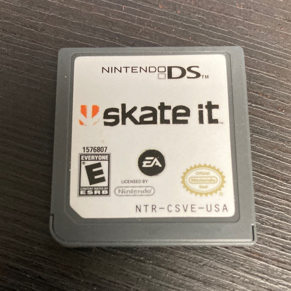 Nintendo DS Skate It Game - Black and White cartridge only